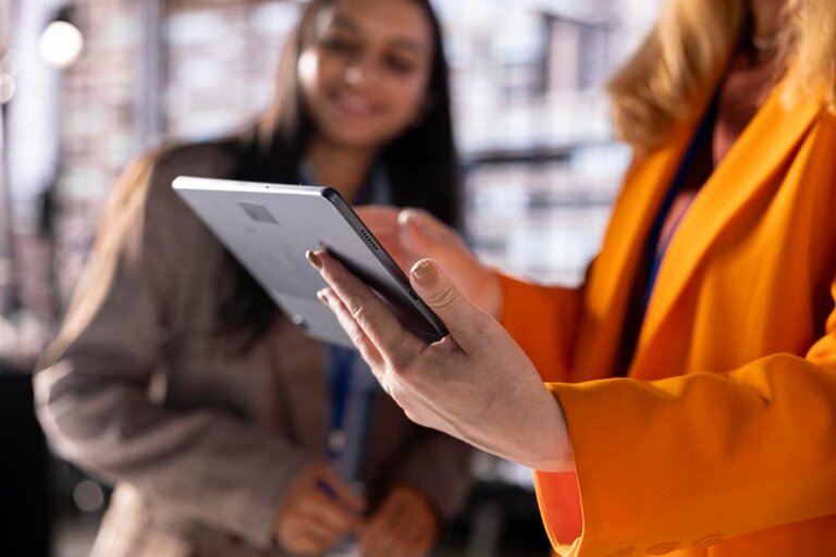 evitar que tu equipo comercial use documentos desactualizados de marca